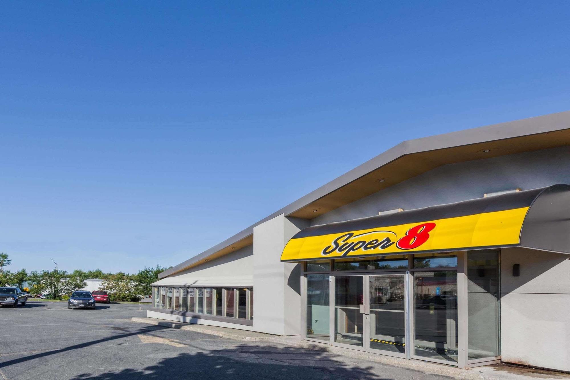 Super 8 By Wyndham Kirkland Lake Exterior foto